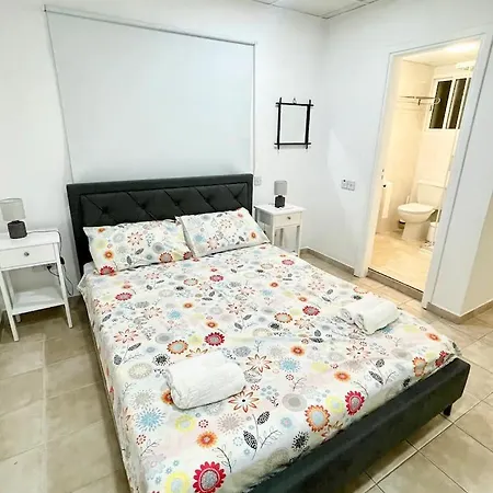 Cosy Refurbished Centre Апартаменти *