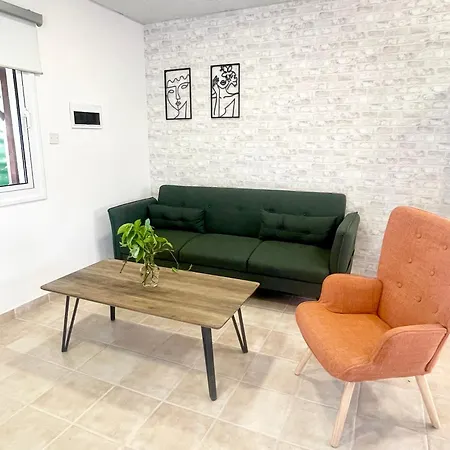 Cosy Refurbished Centre Апартаменти *